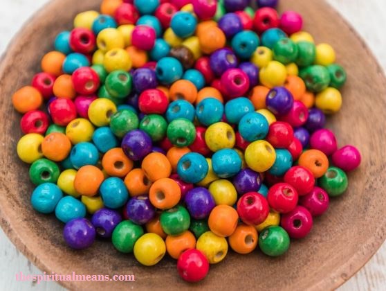 Wooden beads color
